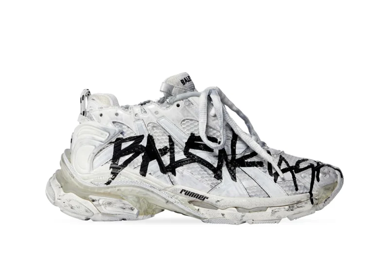 Runner Graffiti Sneaker in white and black mesh and nylon